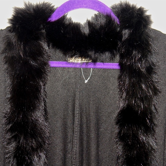SOLD. NEW La Fiorentina Black Wool Blend Open Sweater Wrap Fox Fur Trim One Size - Picture 4 of 9